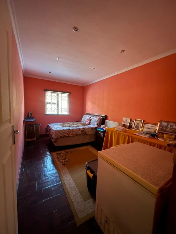 5 Bedroom Property for Sale in Ilitha Park Western Cape